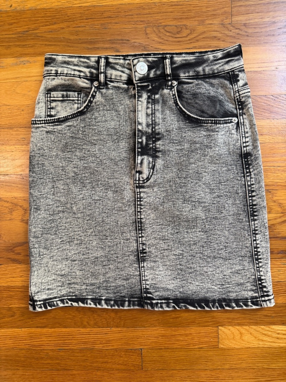 Zara Black and Light Gray Acid-Wash Stretchy High Waisted Mini Skirt - Size XS